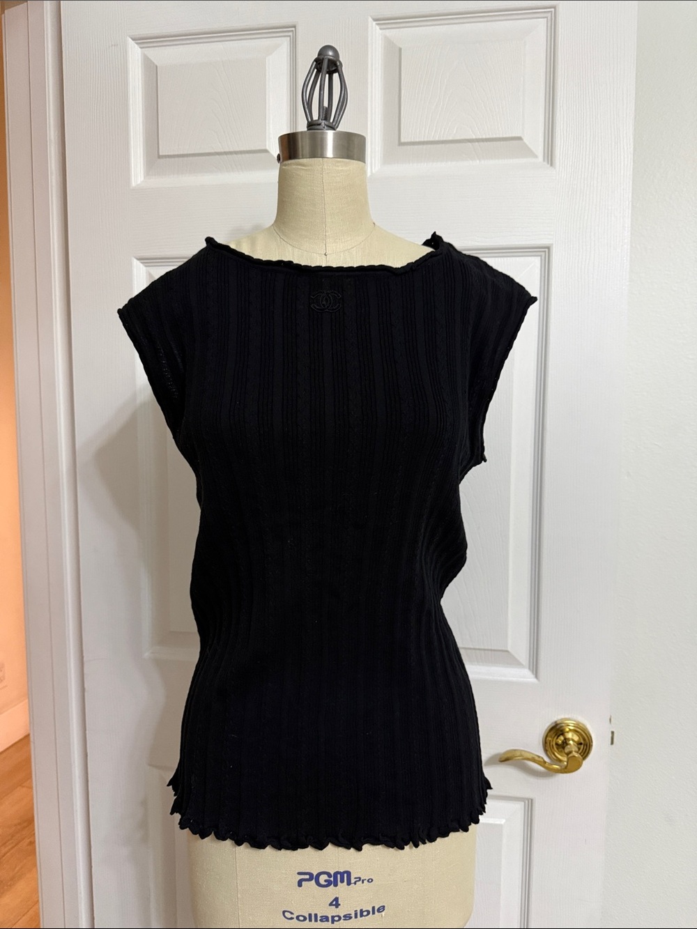CHANEL Black Ribbed Cap-Sleeve Knit Top